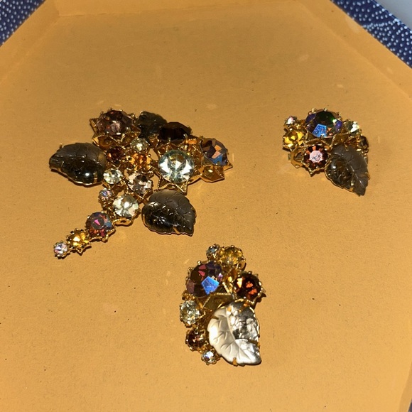 Vintage Austria Signed of Glass Rhinestone beautiful Gold Metal Brooch,Earrings - Picture 6 of 15